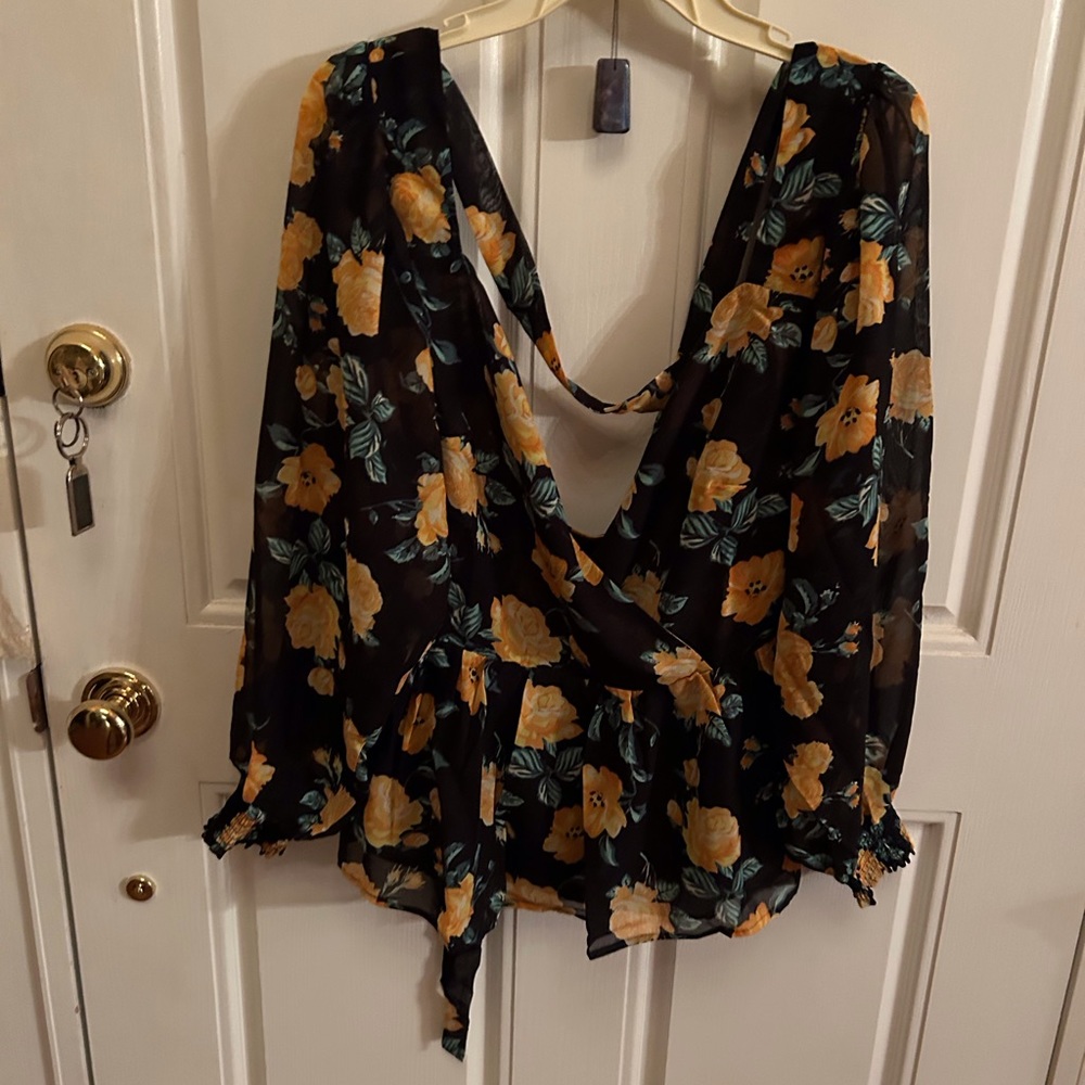 Sexy, backless blousy top